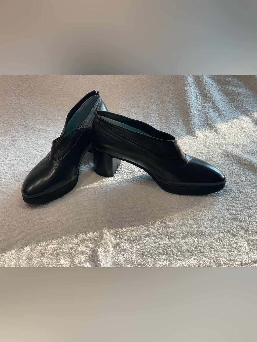 Thierry Rabotin Black Leather V-Cut Vamp Slip On Block Heels | EU 37.5 (US 7)
